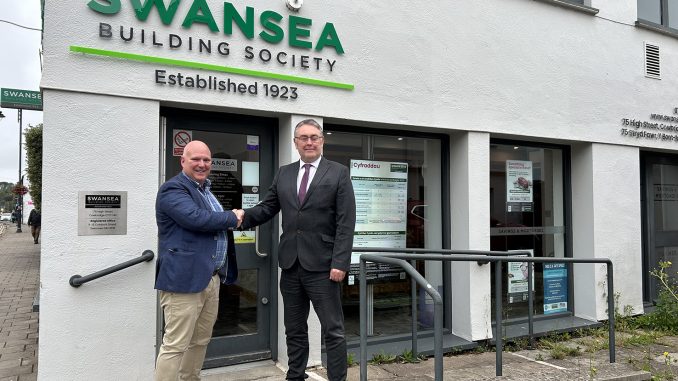 Phil Jardine (left), Chair of Cardiff Business Club, with Richard Miles (right) of Swansea Building Society.
