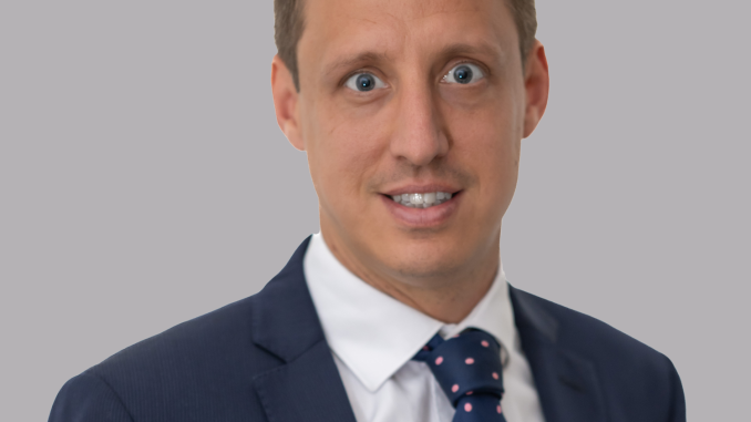 Headshot of Chris Mason wearing a navy suit and white shirt.